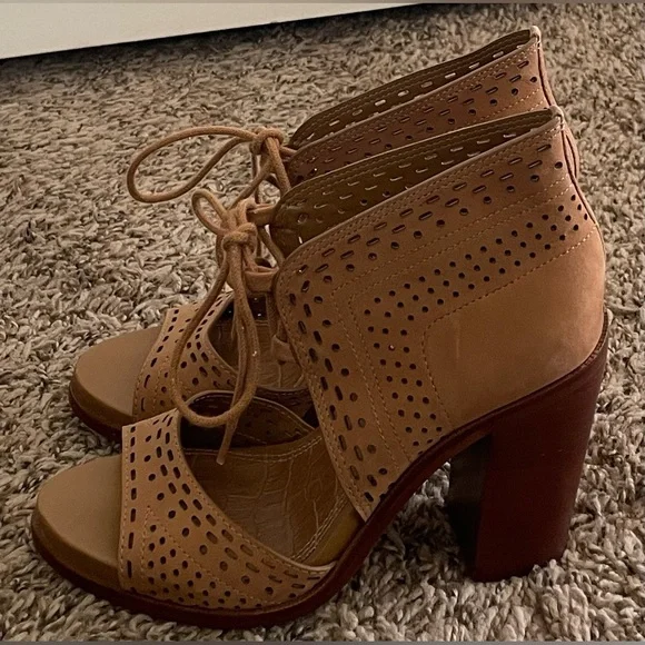 Gianni Bini Stylish Tan Women's Shoes - Picture 5 of 6